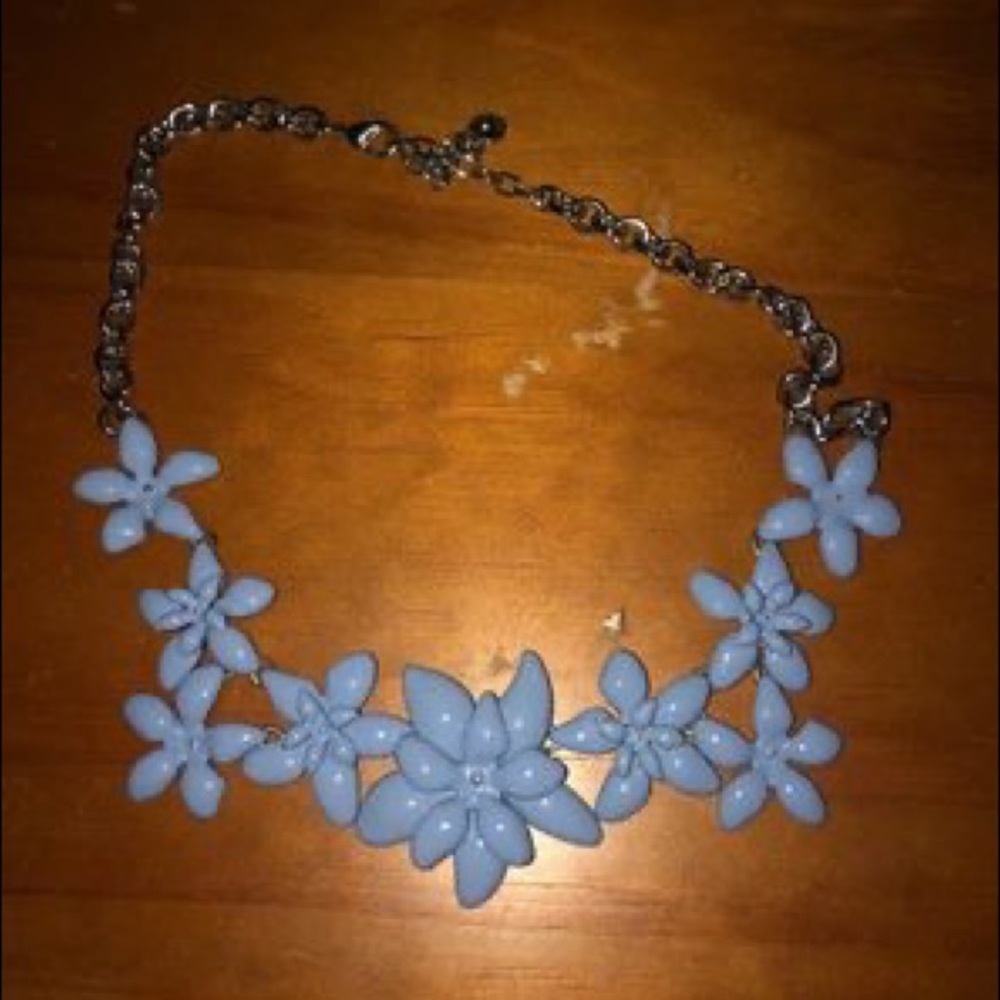 Light purple statement necklace
